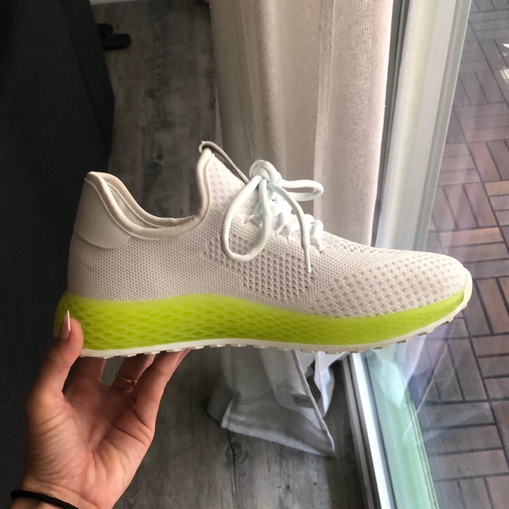 Super CLEAN Tennis Shoes